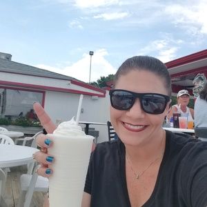 Meet your Posher, Leslie